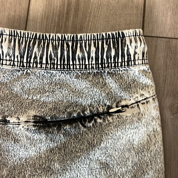 Pit Viper Large Acid Wash Denim Short - Picture 4 of 8